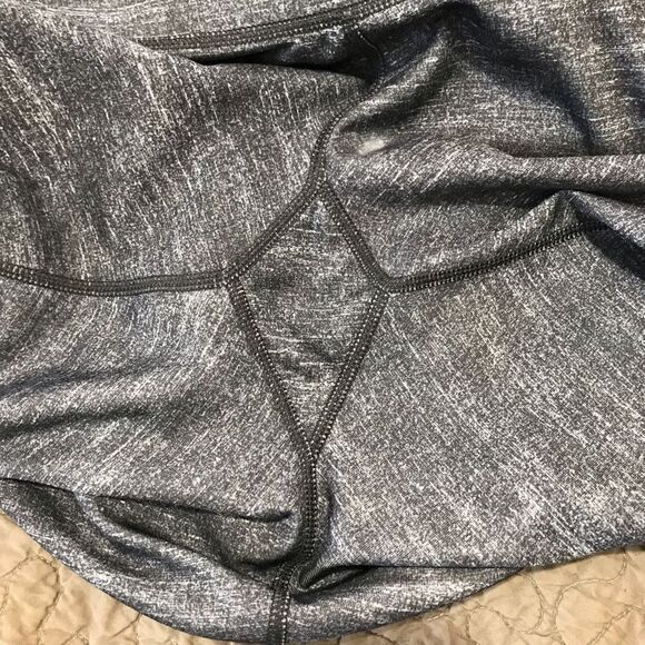 Adidas gray leggings size       A371 - Picture 4 of 8